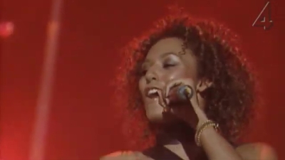 Europe_Music_Awards__-00936~0.jpg