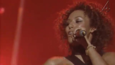 Europe_Music_Awards__-00942~0.jpg