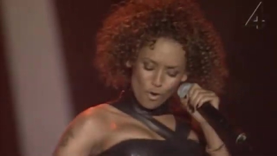 Europe_Music_Awards__-01022~0.jpg
