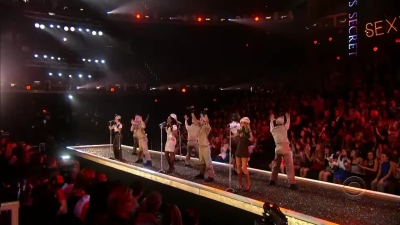 Victoria_s_Secret_Fashion_Show_-02538.jpg