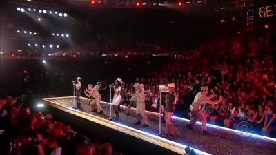 Victoria_s_Secret_Fashion_Show_-02547.jpg