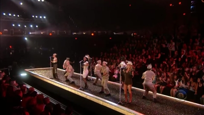 Victoria_s_Secret_Fashion_Show_-02558.jpg