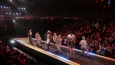 Victoria_s_Secret_Fashion_Show_-02560.jpg