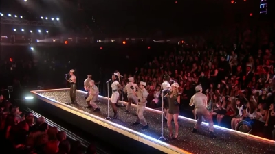 Victoria_s_Secret_Fashion_Show_-02561.jpg
