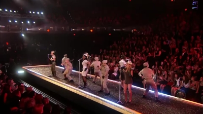 Victoria_s_Secret_Fashion_Show_-02562.jpg