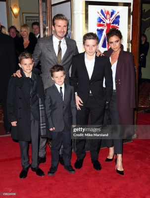 Viva_Forever21_Musical_Premiere_-_Arrivals___Departures_2012_2815429.jpg