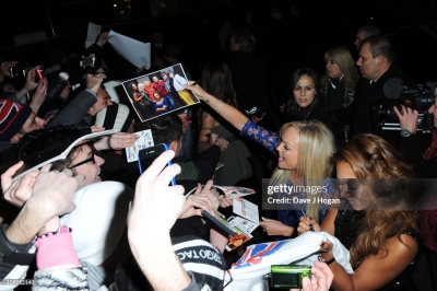 Viva_Forever21_Musical_Premiere_-_Arrivals___Departures_2012_286929.jpg