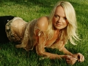 Emma_-_A_Girl_Like_Me_Album_shoot_282529.jpg