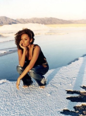 Mel_B_-_Hot_-_Album_Shoot_282929.jpg