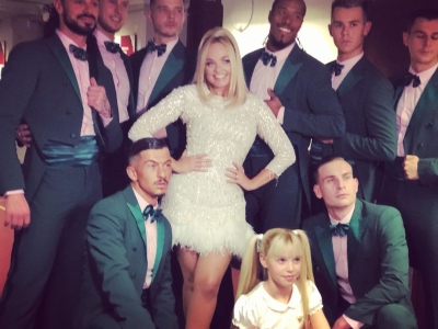 Emma_Bunton_s_Christmas_Party_2019_Backstage_281229.jpg
