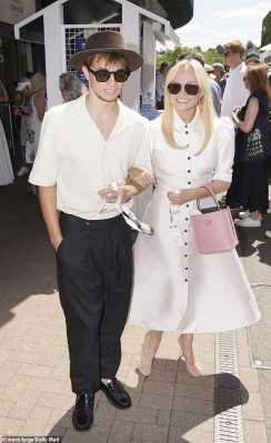 Emma_-_Wimbledon_Tennis_Championships_-Arrivals___Departures_2025_28229.jpg