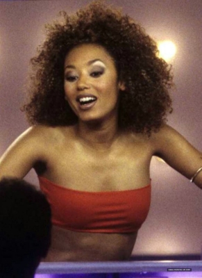 Click to view full size image
==============
1997_Walkers_Crisps_Commercial_BTS_281129.jpg 1997_Walkers_Crisps_Commercial_BTS_281129.jpg