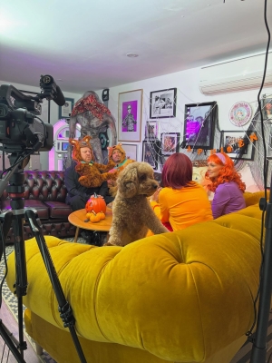 Click to view full size image
==============
Emma_-_Unlikely_Friends_Podcast_Social_2025_281429.jpg Emma_-_Unlikely_Friends_Podcast_Social_2025_281429.jpg