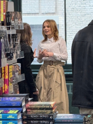 Geri_-_Barnes___Noble_Rosie_Frost_Event_2025_28829.jpg