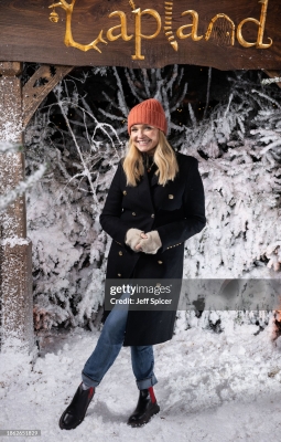 Click to view full size image
==============
Emma_-_Celebrities_Visit_Lapland_UK_2023_28829.jpg Emma_-_Celebrities_Visit_Lapland_UK_2023_28829.jpg