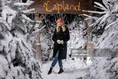 Click to view full size image
==============
Emma_-_Celebrities_Visit_Lapland_UK_2023_28929.jpg Emma_-_Celebrities_Visit_Lapland_UK_2023_28929.jpg