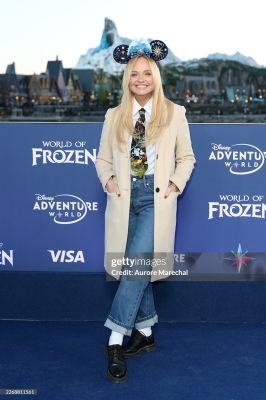 Click to view full size image
==============
Emma_-_Disney_Adventure_World___World_Of_Frozen_-_Press_Day_28429.jpg Emma_-_Disney_Adventure_World___World_Of_Frozen_-_Press_Day_28429.jpg