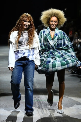 Mel_B_-_Natasha_Zinko_show_at_London_Fashion_Week_2026_281129.jpg