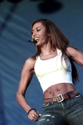 Click to view full size image
==============
Mel_B_-_Unknown_Performance_2000_281429.jpg Mel_B_-_Unknown_Performance_2000_281429.jpg