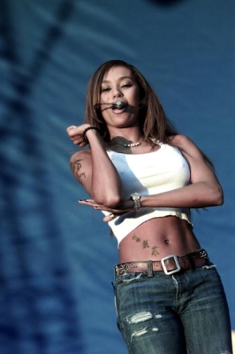 Mel_B_-_Unknown_Performance_2000_281829.jpg