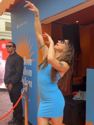 Click to view full size image
==============
Mel_C-Launch_Of_The_Sunglass_Hut_Pop-Up_In_Covent_Garden2026_28429.jpg Mel_C-Launch_Of_The_Sunglass_Hut_Pop-Up_In_Covent_Garden2026_28429.jpg