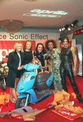 Click to view full size image
==============
SG_-_Aprilia_Scooter__France_Promotion1998_282329.jpg SG_-_Aprilia_Scooter__France_Promotion1998_282329.jpg