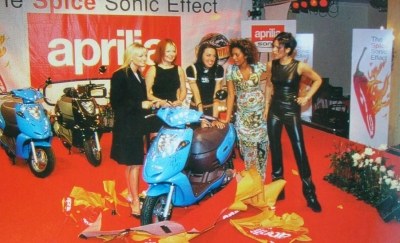 Click to view full size image
==============
SG_-_Aprilia_Scooter__France_Promotion1998_28929.jpg SG_-_Aprilia_Scooter__France_Promotion1998_28929.jpg