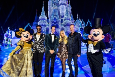 Click to view full size image
==============
Emma_-_2019_-_Set_9_Disney_Magical_Holiday_28429.jpg Emma_-_2019_-_Set_9_Disney_Magical_Holiday_28429.jpg