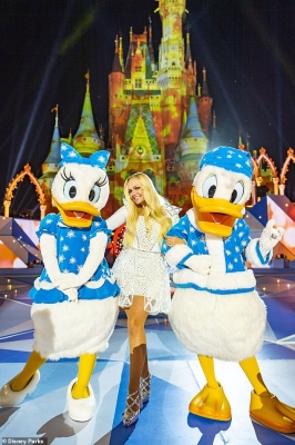 Click to view full size image
==============
Emma_-_2019_-_Set_9_Disney_Magical_Holiday_28629.jpg Emma_-_2019_-_Set_9_Disney_Magical_Holiday_28629.jpg