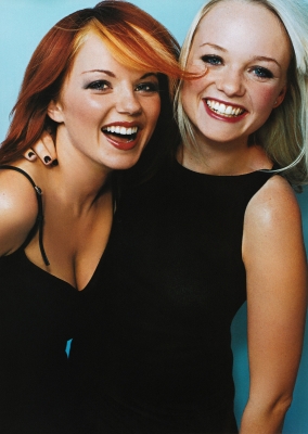 Click to view full size image
==============
1998_-_Set_6_Vogue_28229.jpg 1998_-_Set_6_Vogue_28229.jpg