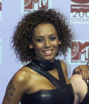 Click to view full size image
==============
SG_-_MTV_Europe_Music_Awards2000_281129.jpg SG_-_MTV_Europe_Music_Awards2000_281129.jpg