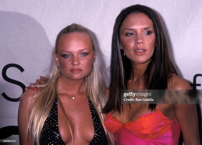 Click to view full size image
==============
SG_-_VH1_Vogue_Fashion_Awards_2000_288729.jpg SG_-_VH1_Vogue_Fashion_Awards_2000_288729.jpg