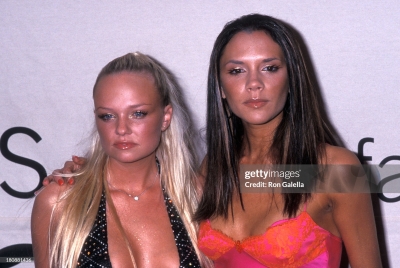 Click to view full size image
==============
SG_-_VH1_Vogue_Fashion_Awards_2000_288929.jpg SG_-_VH1_Vogue_Fashion_Awards_2000_288929.jpg