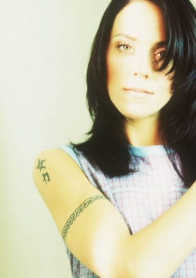 Click to view full size image
==============
Mel_C_-_1998_Set_2_28129.jpg Mel_C_-_1998_Set_2_28129.jpg