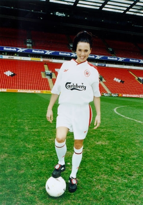 Click to view full size image
==============
Mel_C_-_1998_Set_5_28429.jpg Mel_C_-_1998_Set_5_28429.jpg
