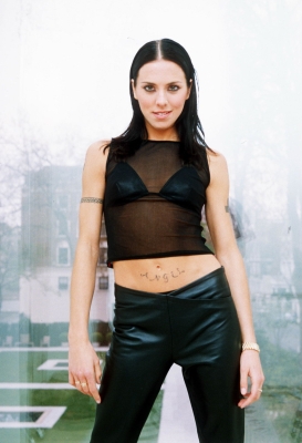 Click to view full size image
==============
Mel_C_-_1998_Set_7_28429.jpg Mel_C_-_1998_Set_7_28429.jpg