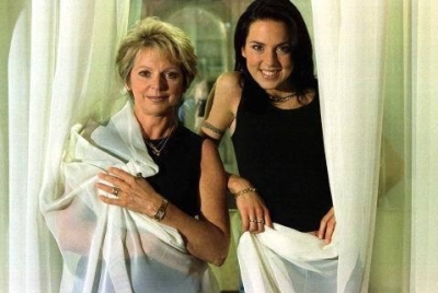 Click to view full size image
==============
Mel_C_-_1998_Set_9_28229.jpg Mel_C_-_1998_Set_9_28229.jpg