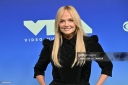 Emma_-_MTV_Video_Music_Awards_2026_282429~0.jpg