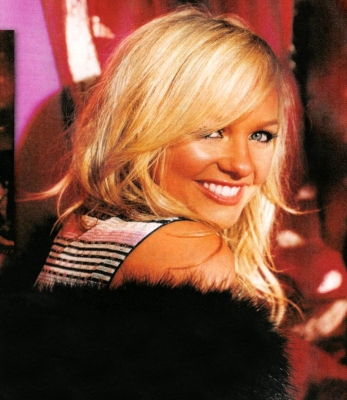 Click to view full size image
==============
Emma_-_2004_Set_4_28329.jpg Emma_-_2004_Set_4_28329.jpg