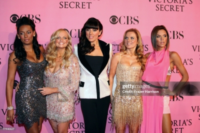 12th_Annual_Victoria_s_Secret_Fashion_Show_2007_281029~0.jpg