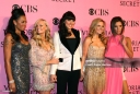12th_Annual_Victoria_s_Secret_Fashion_Show_2007_281229~0.jpg