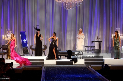 Performance_-_Victoria_s_Secret_Fashion_Show_2007_2833829.jpg