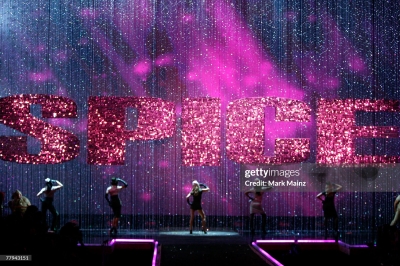 Performance_-_Victoria_s_Secret_Fashion_Show_2007_2835529.jpg