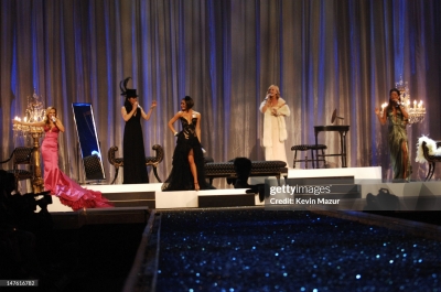 Performance_-_Victoria_s_Secret_Fashion_Show_2007_2843529.jpg