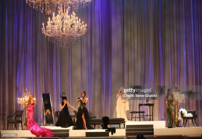 Performance_-_Victoria_s_Secret_Fashion_Show_2007_2844329.jpg