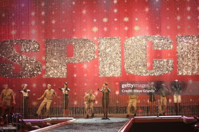 Performance_-_Victoria_s_Secret_Fashion_Show_2007_2845029.jpg