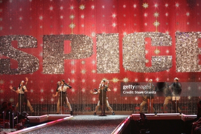Performance_-_Victoria_s_Secret_Fashion_Show_2007_2847129.jpg