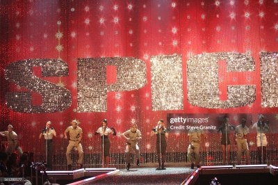 Performance_-_Victoria_s_Secret_Fashion_Show_2007_2847429.jpg