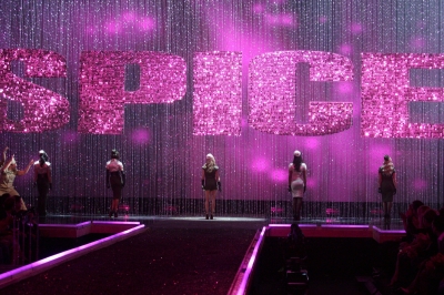 Performance_-_Victoria_s_Secret_Fashion_Show_2007_2851229.jpg