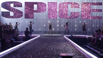 Performance_-_Victoria_s_Secret_Fashion_Show_2007_2856529.jpg
